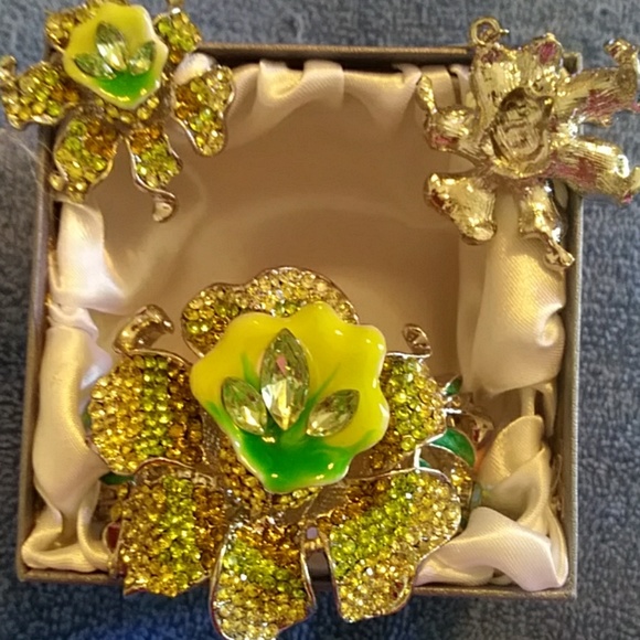 Austrian crystals Jewelry - 🤶Cuff bracelet/earring set